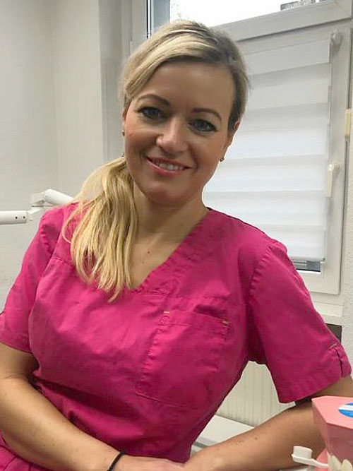 Linda Lazarevic - Zahnärztin Nuray Biyiklioglu-Zeki in 12351 Berlin